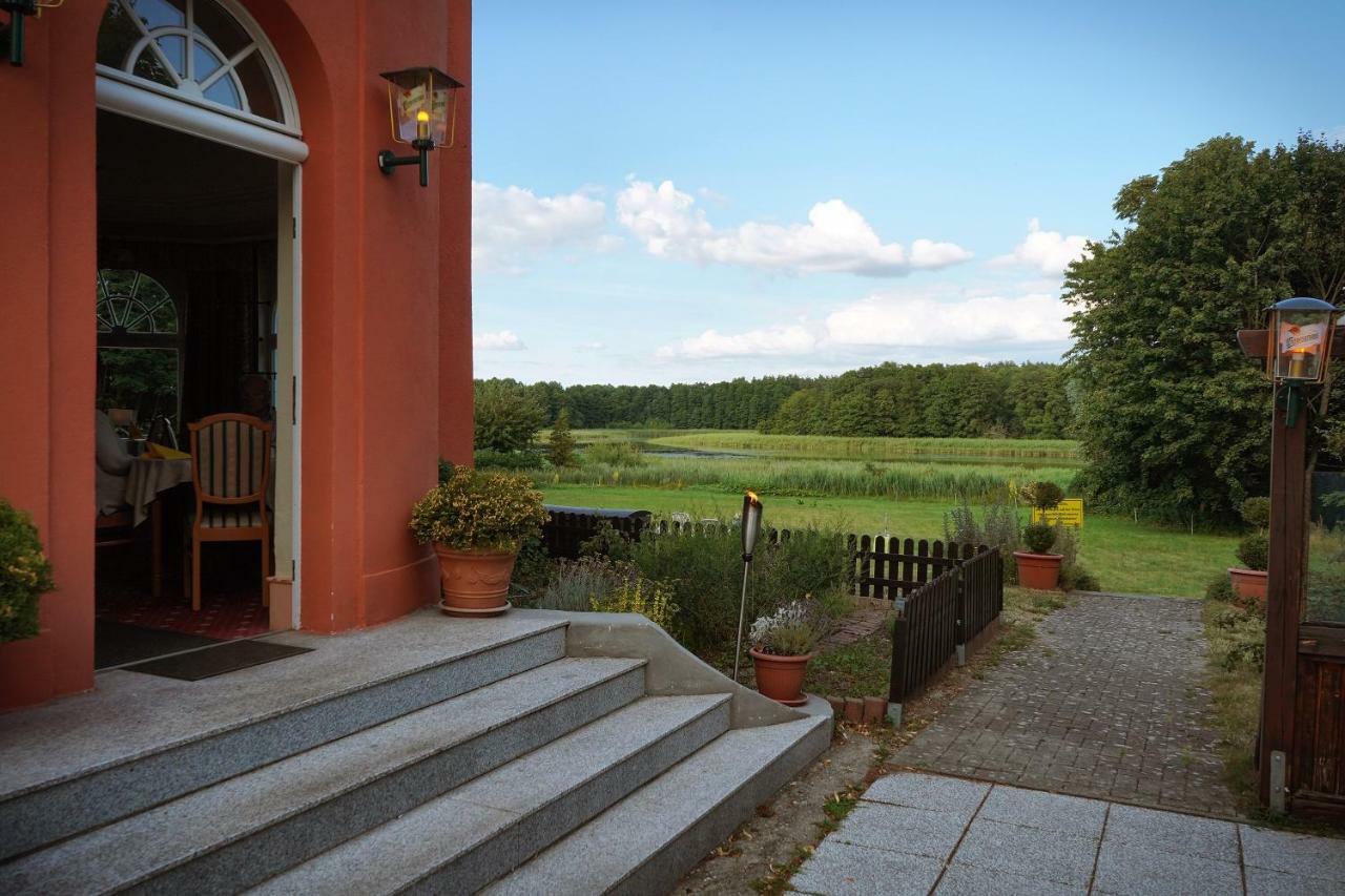 Hotel Altes Gutshaus-Federow Exterior foto